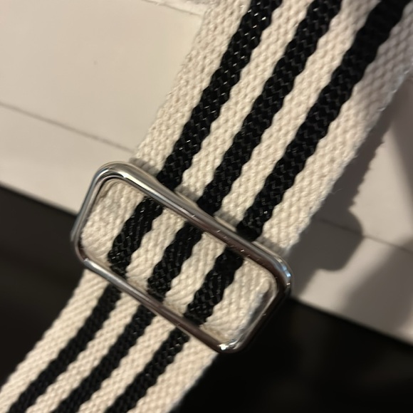 New authentic Alexander McQueen bag - Picture 9 of 11